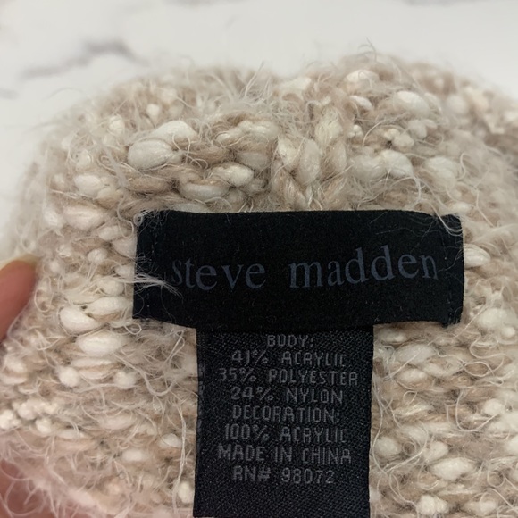 Steve Madden Cozy Cable knit Infinity Scarf and Winter Cap with Fuzzy. - Picture 6 of 6